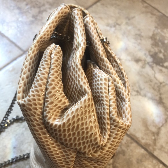 BCBGeneration ivory & tan snake faux leather accordion crossbody bag- NEW - Picture 3 of 8